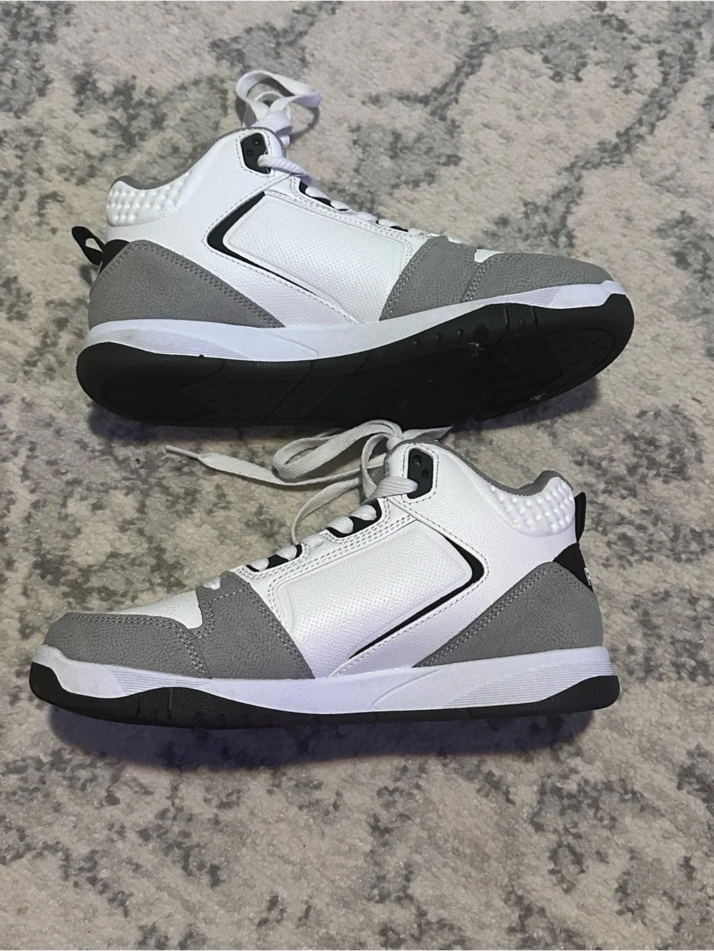 FUBU men’s white and gray Hustle athletic sneakers with black accents size 7